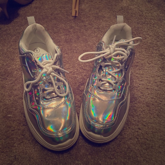 Cool retro tennis shoes 👟 - Picture 1 of 4